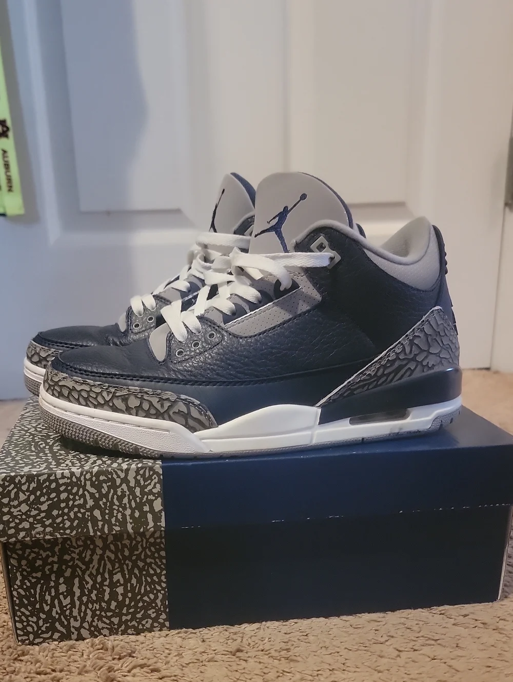 Jordan Mens Navy and Gray Retro Elephant Print Sneakers